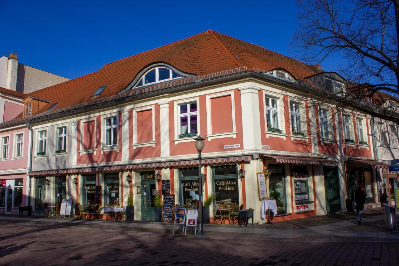 Cafe Alice & Pension Gmbh Potsdam Ngoại thất bức ảnh